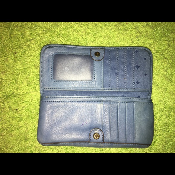 Clearance 🛍 Fossil blue wallet. - Picture 3 of 4